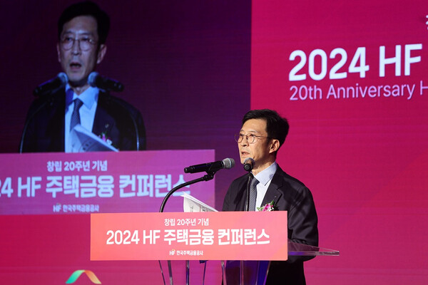 최준우 한국주택금융공사 사장이 31일 서울 은행회관에서 ‘주택금융 20년 성과와 향후 과제’를 주제로 열린 창립 20주년 기념 ‘2024 주택금융컨퍼런스’에서 개회사를 하고 있다.